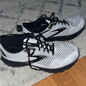 Brooks Revel 4